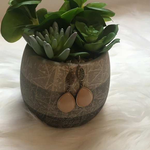 Macy’s Salmon Pink Stone & Gold Teardrop Earrings - Picture 4 of 8